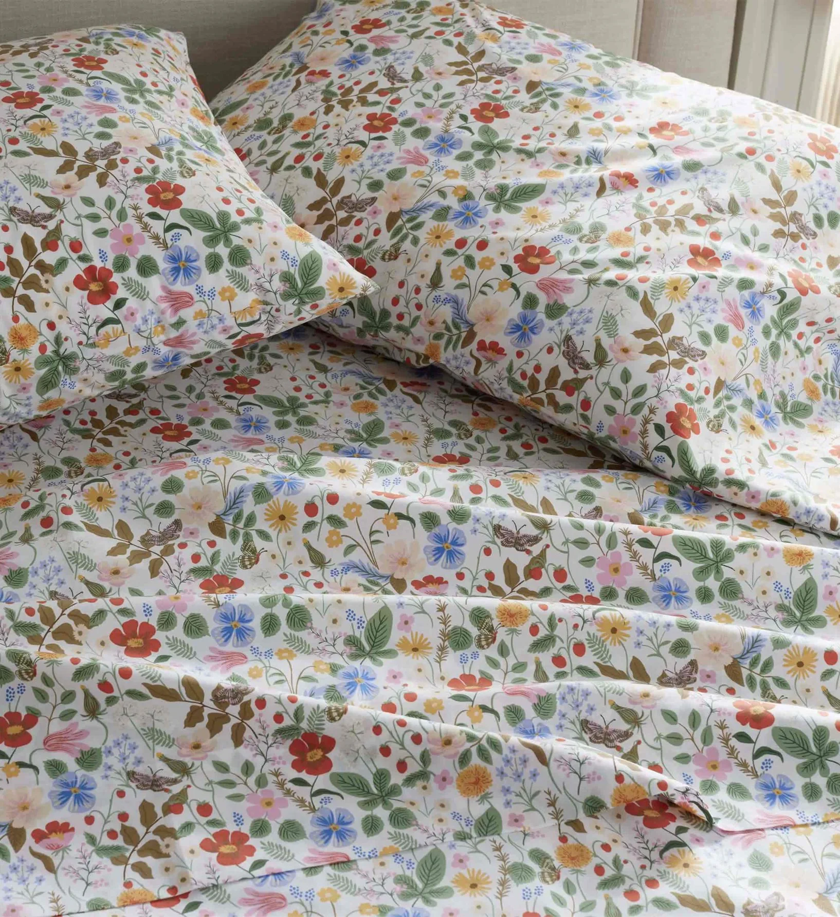 Percale Fitted Sheet - Strawberry Fields White - Image 3